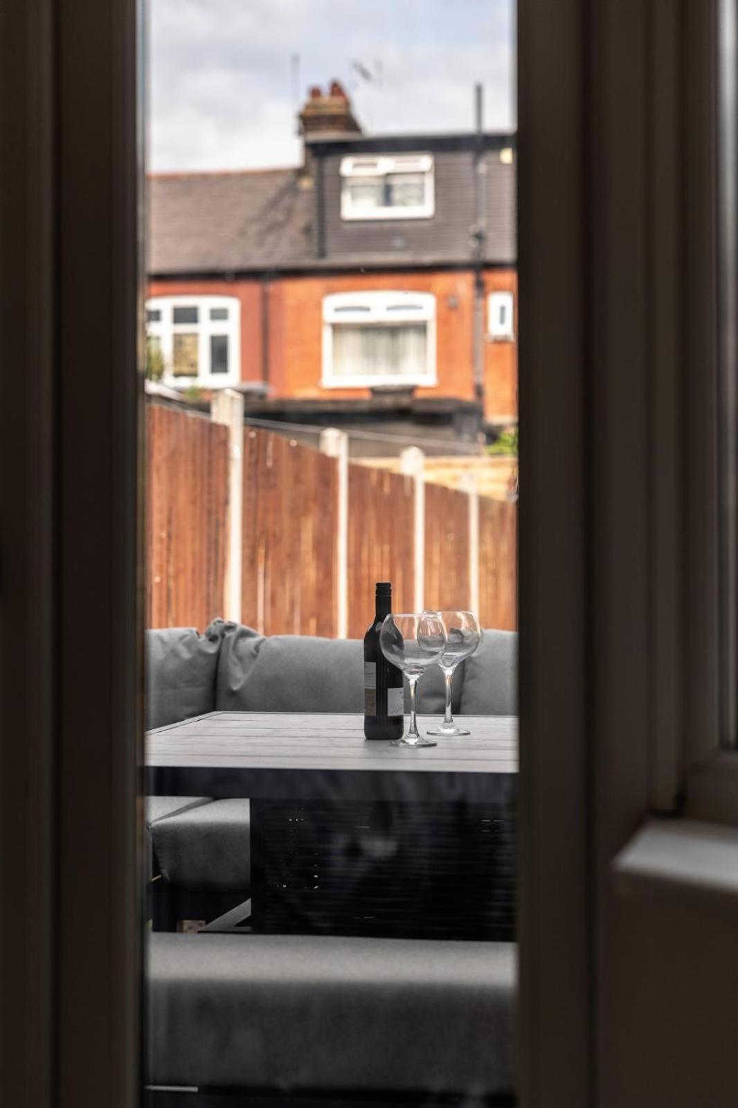 Modern Home With Driveway Parking For 2 Vehicles, Near Tottenham Hotspur Stadium, White Hart Lane Train Station Londres Exterior foto